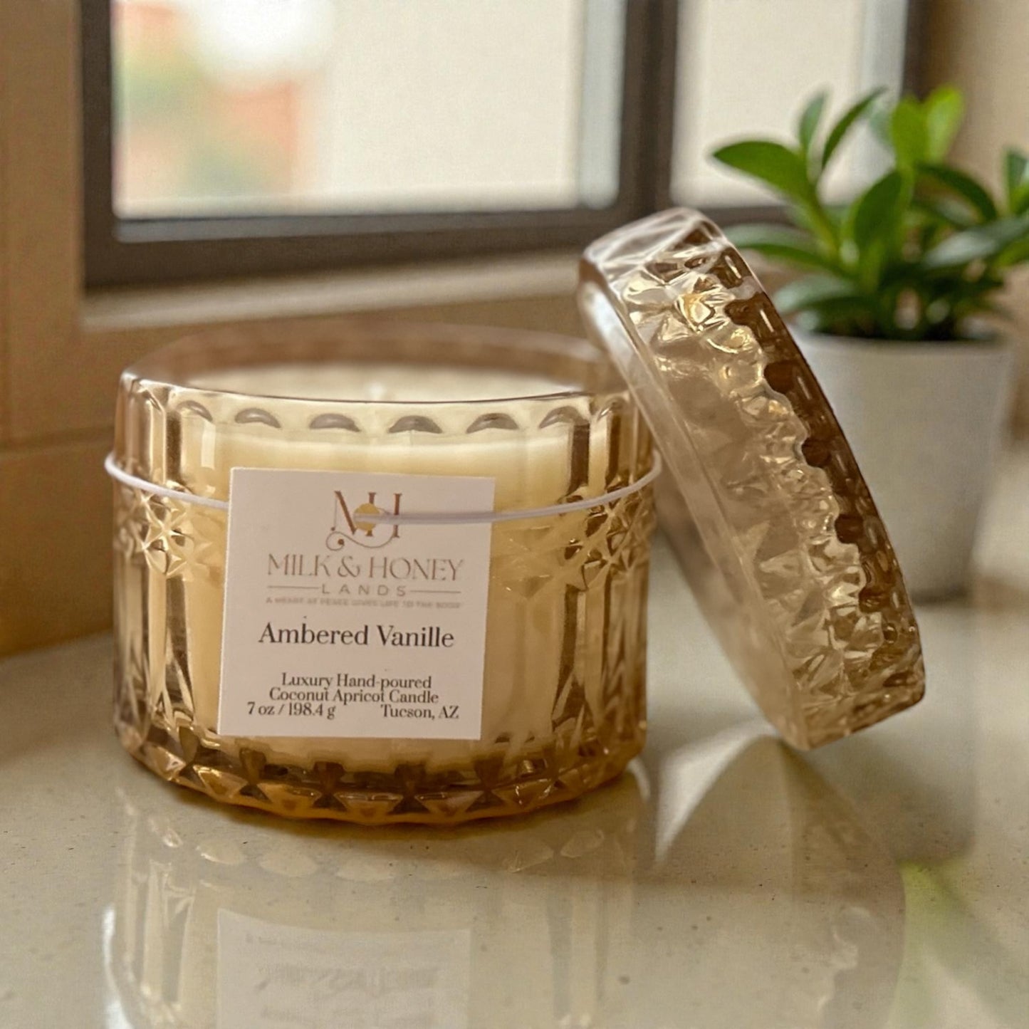 Ambered Vanille Luxury Candle | Vintage Glass Vessel | 28hr Burn