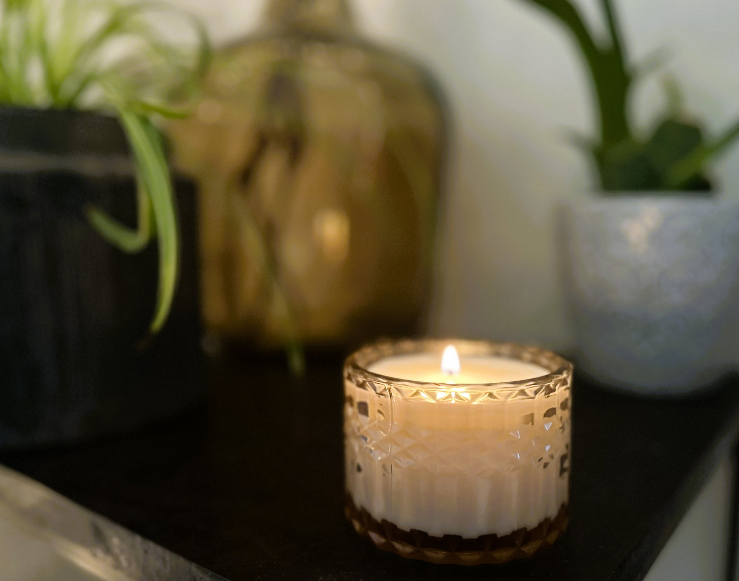 Ambered Vanille in Crystal-like Glass Vessel